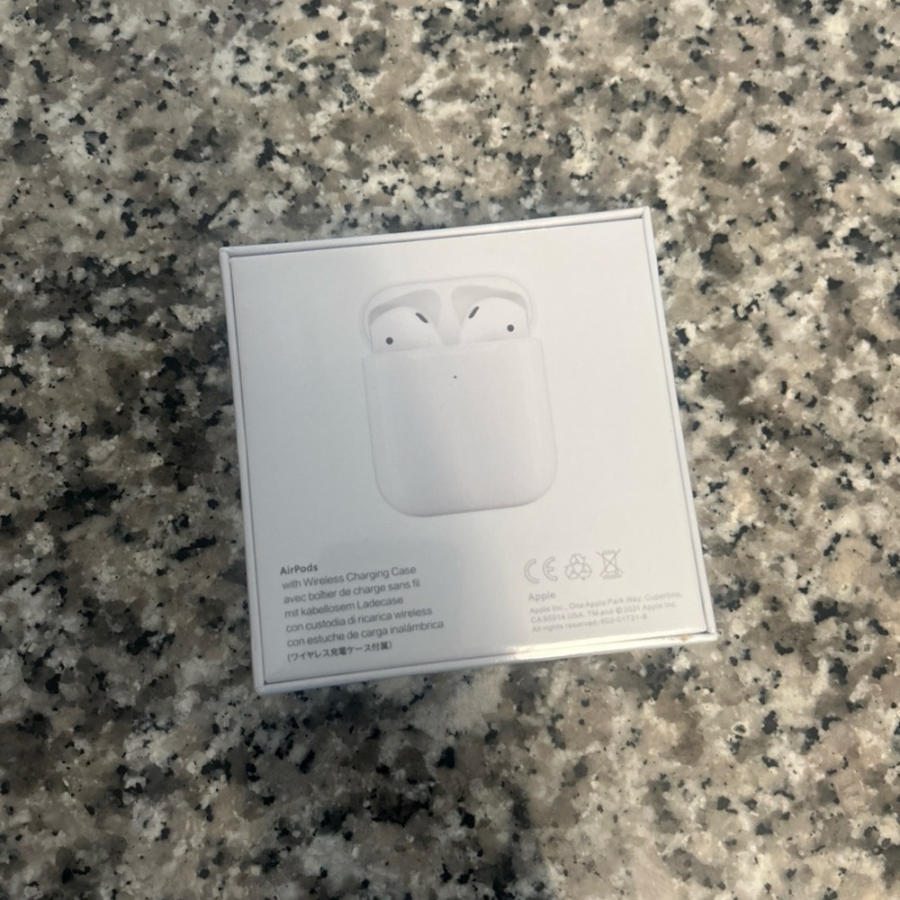 Apple AirPods with Wireless Charging Case